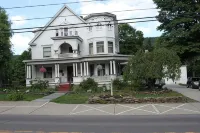 Victorian Charm Inn - Homestays