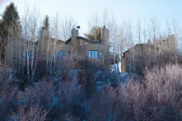 2 Master Suites & Great Location - Wi-Fi