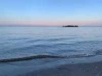Renovated Milford Beach home by Charles Island/Silver Sands Pk - Wifi