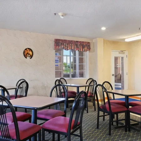 Longhorn Inn & Suites