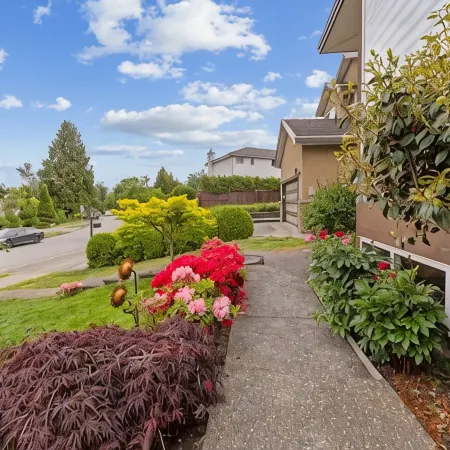 Airy 3-Bedroom Family Dwelling | Only 5 Minutes to Costco, IKEA & T&T فنادق في بورنبي