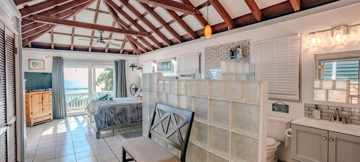 5 bedroom Villa, Pool side Villa, and De Bunk house with Pool, Sleeps 1-8 Hotels in Southside