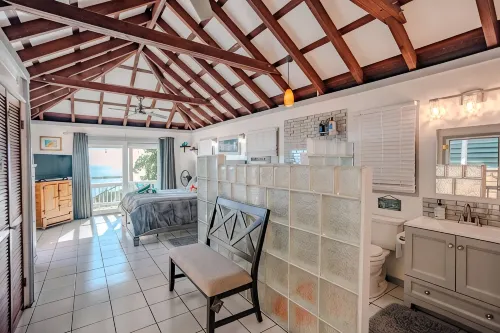 5 bedroom Villa, Pool side Villa, and De Bunk house with Pool, Sleeps 1-8 - 2-Star