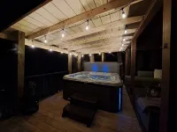 Private pond, fishing, on-site hiking, hot tub and only 15 minutes to Ash Cave! - Boutique