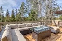 Modern Sunriver Luxury Home with Fenced Turf Pet Yard, Large Kids Room, SHARC !! - ที่มีสระว่ายน้ำ