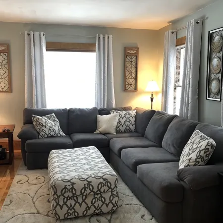 Updated Village Victorian on Ski Shuttle, walk to all amenties in town!