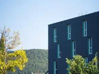 PoMo Hôtel & Restaurant Hotels near Summum