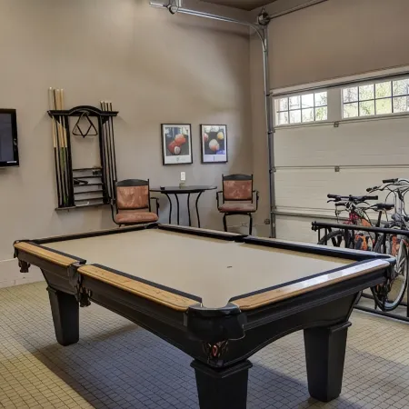 Premier Luxury Home with 6 Br/7 BA, Hot Tub, Game Room, Sharc Passes, A/C