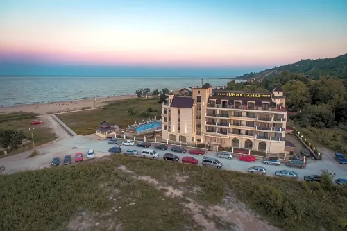 Sunny Castle Hotel - All Inclusive and Free Parking - bar