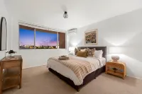 New Farm Sophisticated Retro~3Bed,1Bath,1Car,Views - con vista montagne