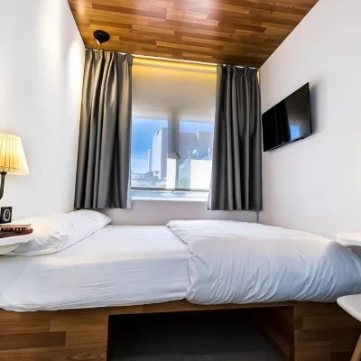Far Home Bernabeu Hotel in zona Distretto Finanziario