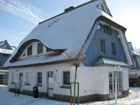Thatched house with Southwest-terrace, centrally located, near to beach - 3-Star