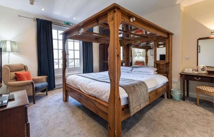 The George Hotel