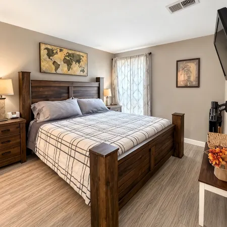 Walk-in Pointe Royale Condo - Golf Course Pond View - Pools, Hot Tub & Clubhouse