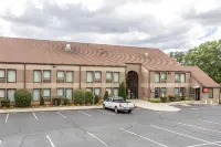 Econo Lodge & Suites Southern Pines - Lemmikkieläimet sallittu