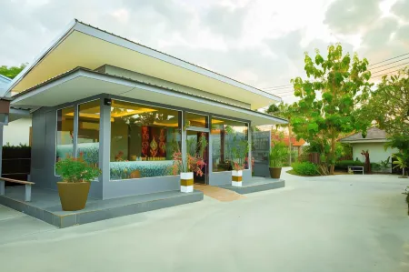 The Florist Resort Отели рядом с достопримечательностью «Пляж Майнам»