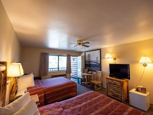 Super 8 by Wyndham Bridgeview of Mackinaw City