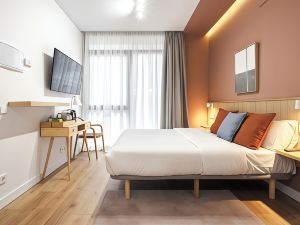 Vallecas Suites by Olala Homes