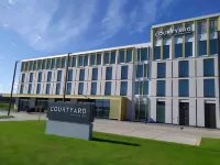 Courtyard Inverness Airport Hotel dekat Clava Cairns