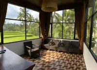 Kampoeng Joglo Ijen Hotel di Licin