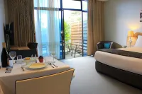 Waves Hotels in Orewa