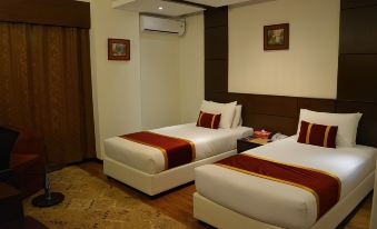 Grand Oriental Hotel - Housity