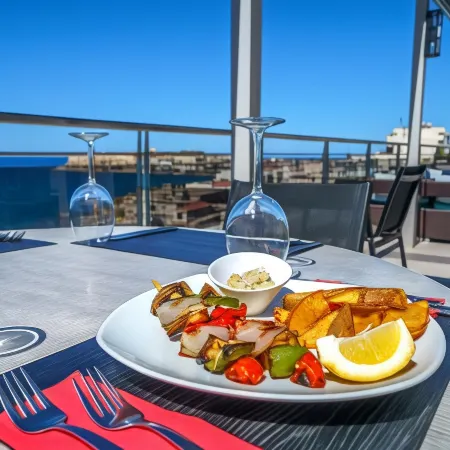 Macaris Suites & Spa