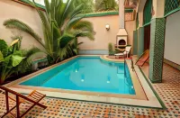 Riad Dar Ziryab - สระว่ายน้ำส่วนตัว