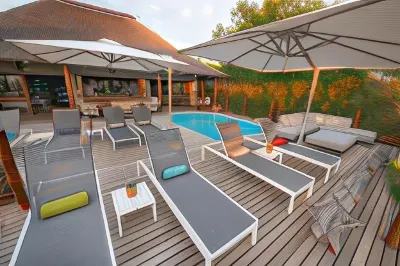 Sausage Tree Safari Camp Hotel di 