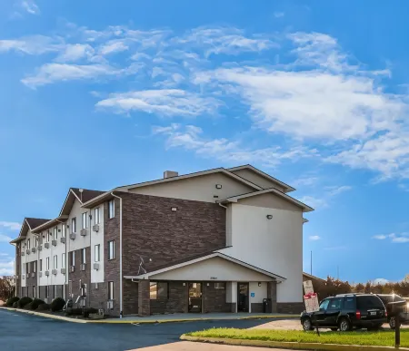 American Inn & Suites Romulus DTW