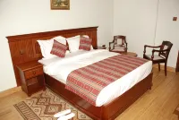 Eagle Palace Hotel Các khách sạn gần Egerton Castle