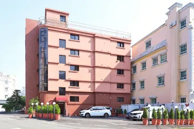 Yangsan Almond Kids Pool Villa Hotel Tongdosa Branch Отели рядом с достопримечательностью «Pyeongsan Bookstore»