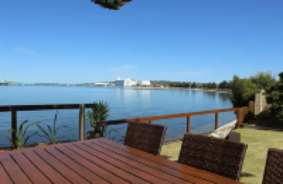 Bay 10 - Suites and Apartments