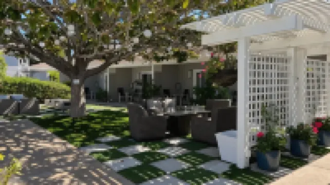 มอนเทอเรย์ เบย์ ลอดจ์