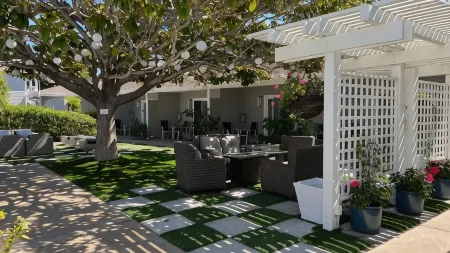 Monterey Bay Lodge Отели рядом с достопримечательностью «Мидлбери Институт оф Интернешнел Студис эт Монтерей»