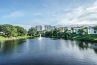 Modern Bliss 0.8 miles to beach/ monthly discount Digital nomad friendly