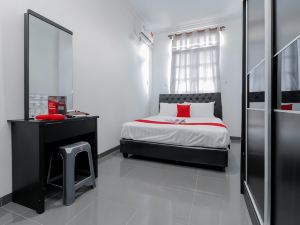 RedDoorz Plus Near Batam City Square