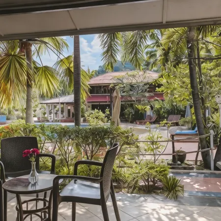 Pangkor Sandy Beach Resort Отели рядом с достопримечательностью «Foo Lin Kong Temple»