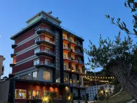 Olivia's Hill Resort Hotels in Golem