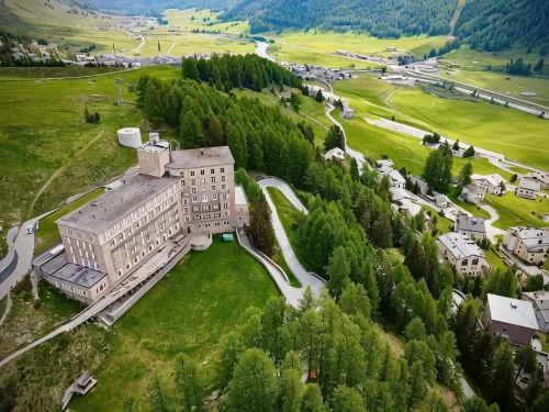 Hotel Castell فنادق في Zernez