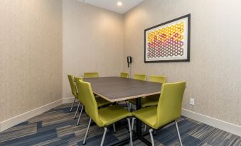 Holiday Inn Express & Suites Chilliwack East