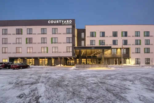 Courtyard Fargo Hotels in West Fargo