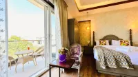 Bluo Luxury Stay - Medicity - Balcony, Tub, Gym TT