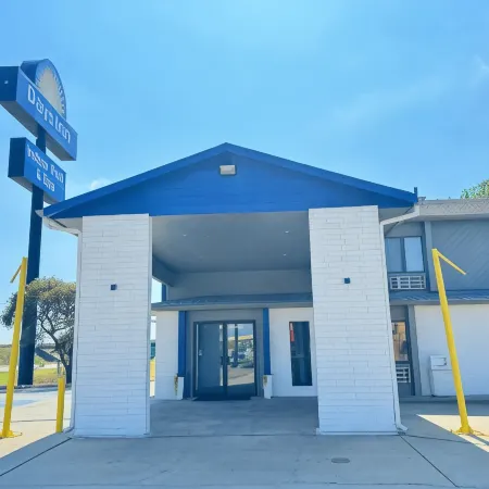 Days Inn by Wyndham Salina I-70