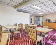 ユニバーシティ イン & スイーツ スティーブンス ポイント