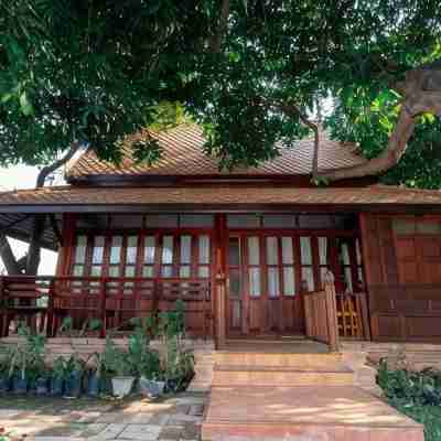 Baan Lhang Wangh, house behind the palace Hotel Exterior