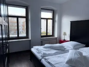 Alexxanders Apartments & Studios