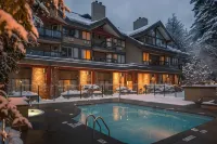 Whistler Village Inn & Suites - ที่มีสระว่ายน้ำ