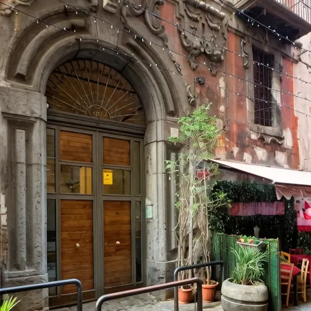 B&B Napoli Time Отели рядом с достопримечательностью «Ла Нунзиателла»