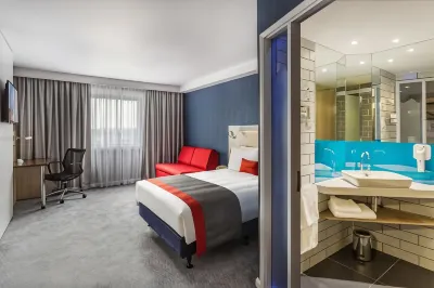 Holiday Inn Express London - Watford Junction Hotels near Warner Bros. Studio Tour London